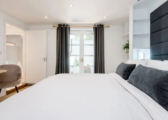 Well-Positioned Studio Flat