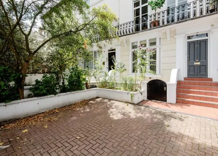 Well-Positioned Studio Flat